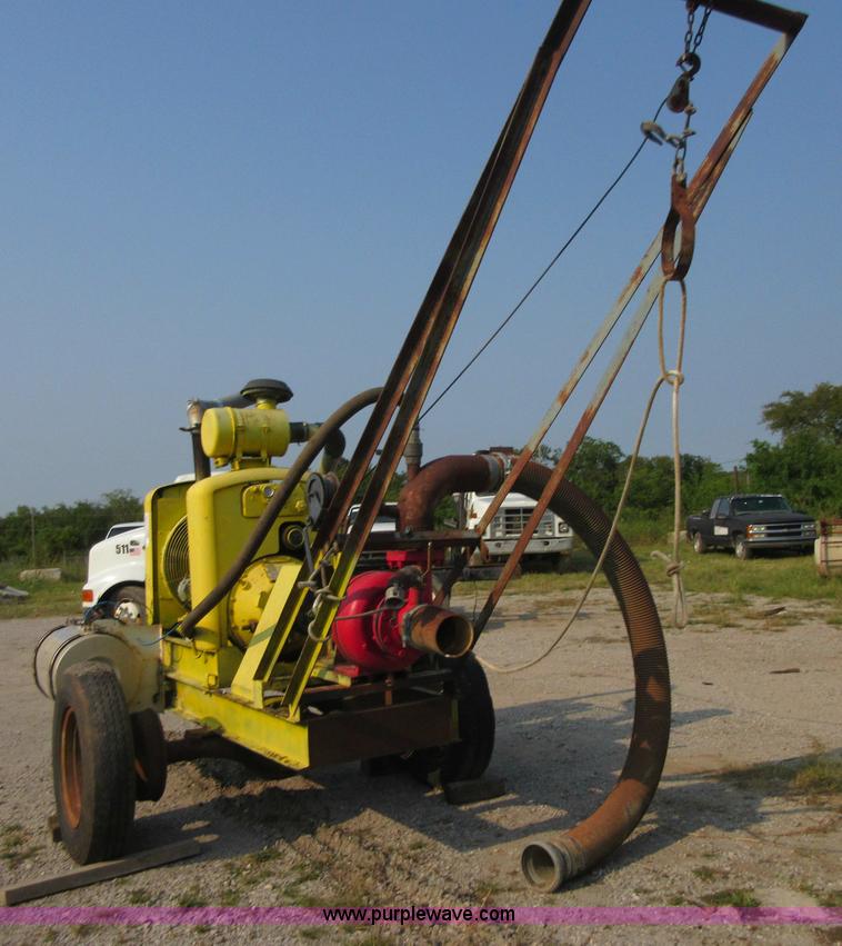 image for item I1992 Trailer mounted water pump