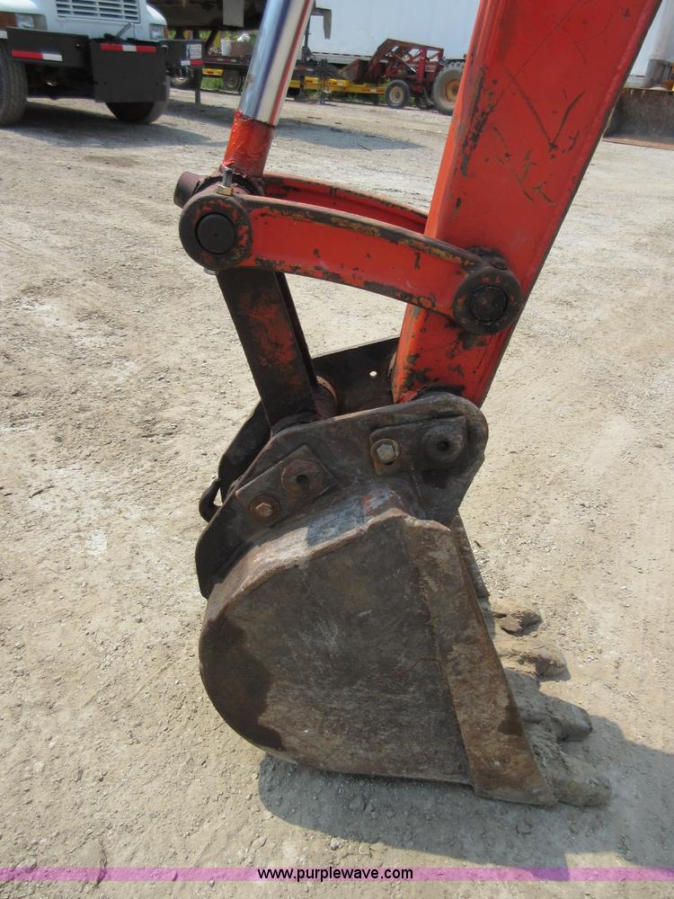 image for item I2001 1998 Kubota KX121-2 compact excavator