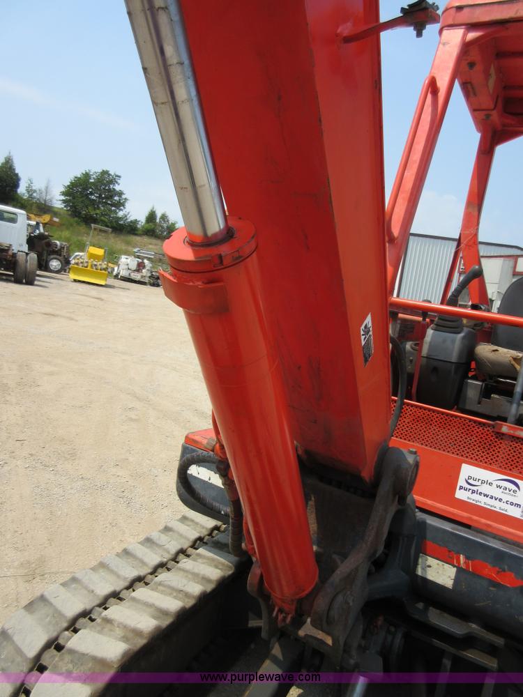 image for item I2001 1998 Kubota KX121-2 compact excavator