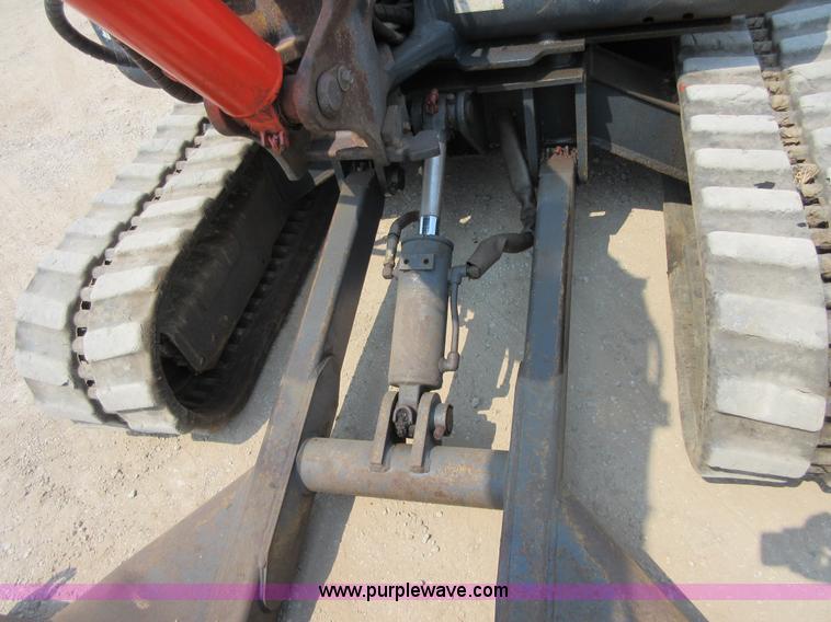 image for item I2001 1998 Kubota KX121-2 compact excavator
