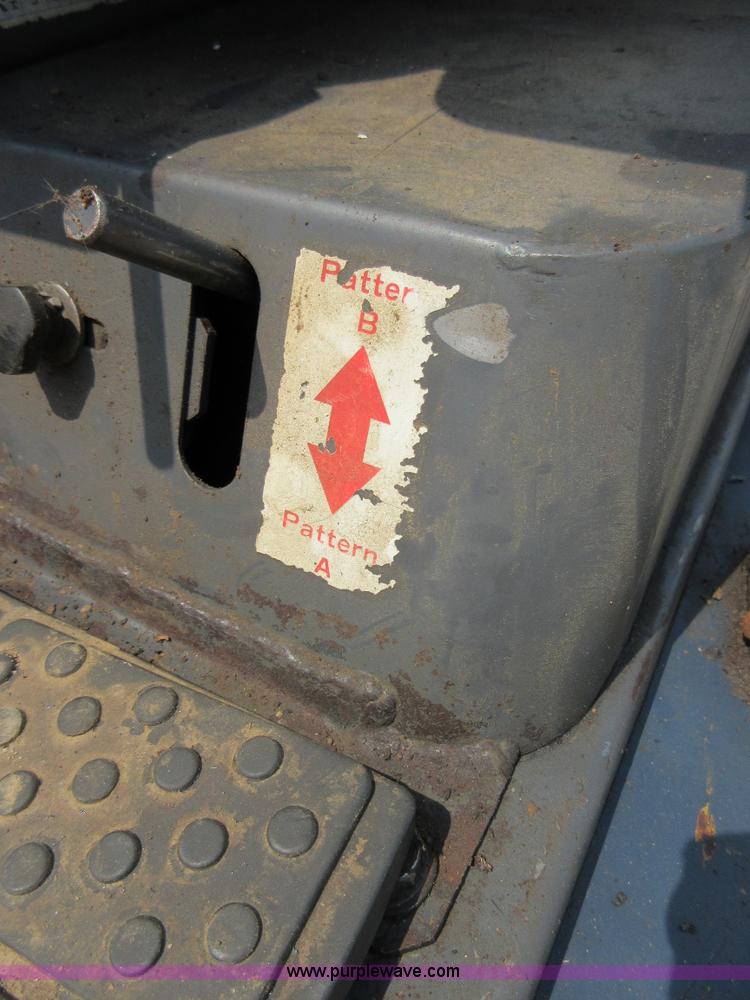 image for item I2001 1998 Kubota KX121-2 compact excavator