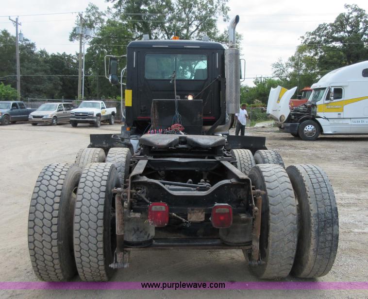 image for item I2003 2001 Mack CH613 semi truck