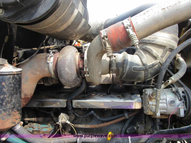 image for item I2003 2001 Mack CH613 semi truck