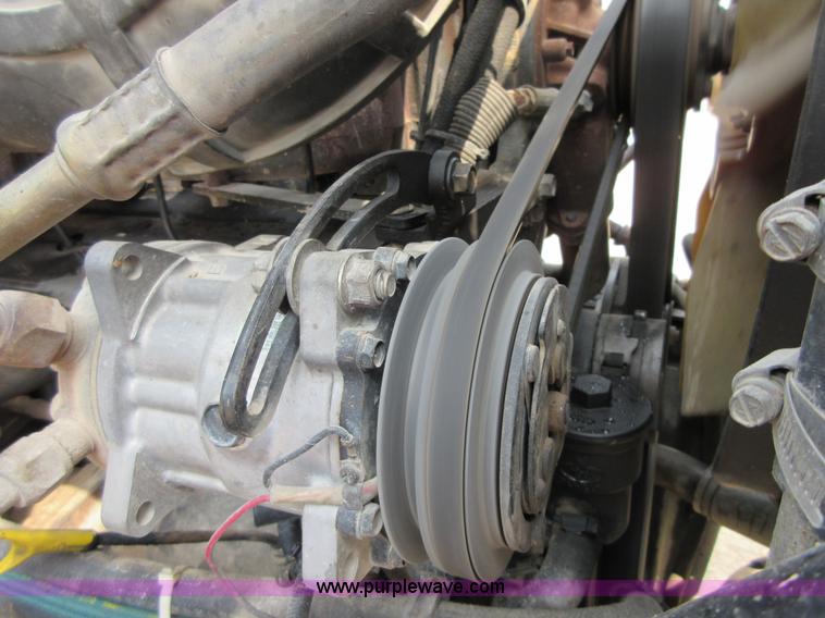 image for item I2003 2001 Mack CH613 semi truck