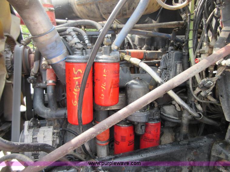 image for item I2003 2001 Mack CH613 semi truck