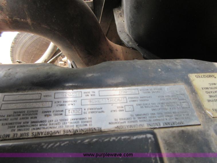 image for item I2003 2001 Mack CH613 semi truck