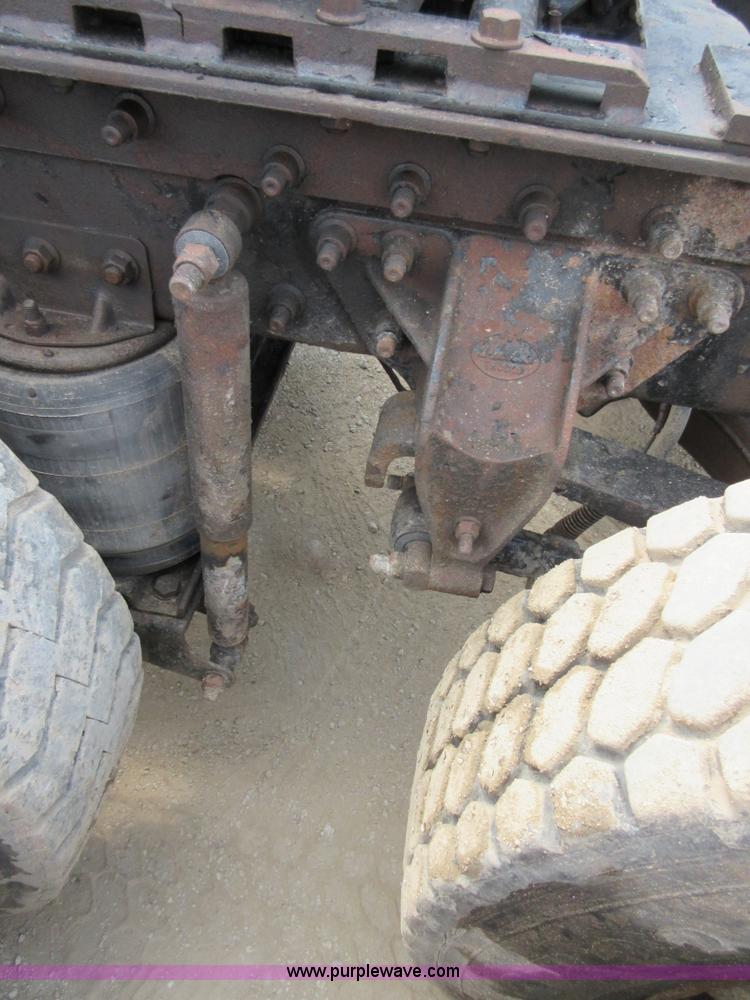 image for item I2003 2001 Mack CH613 semi truck