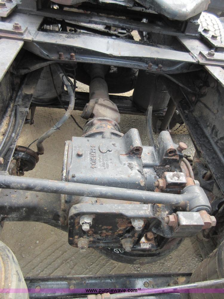 image for item I2003 2001 Mack CH613 semi truck