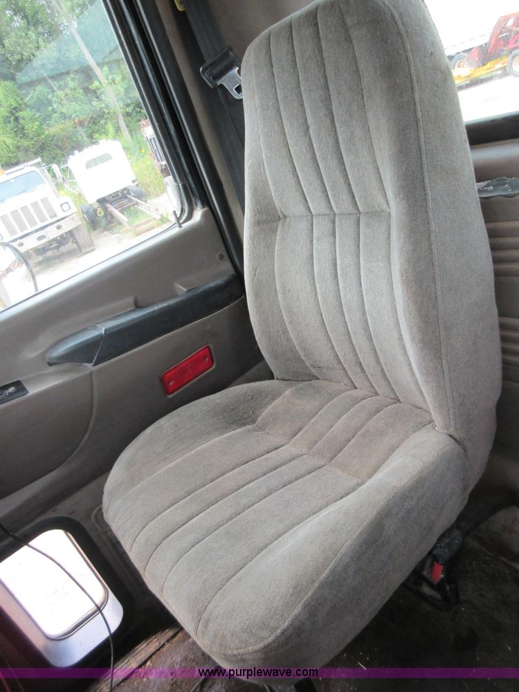 image for item I2003 2001 Mack CH613 semi truck