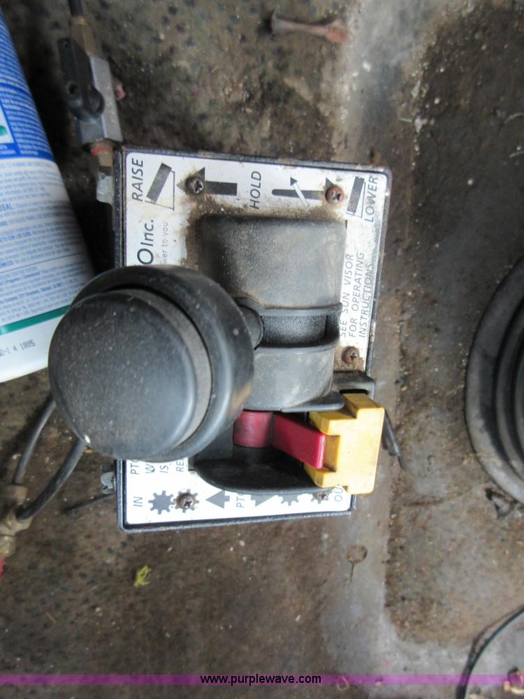 image for item I2003 2001 Mack CH613 semi truck