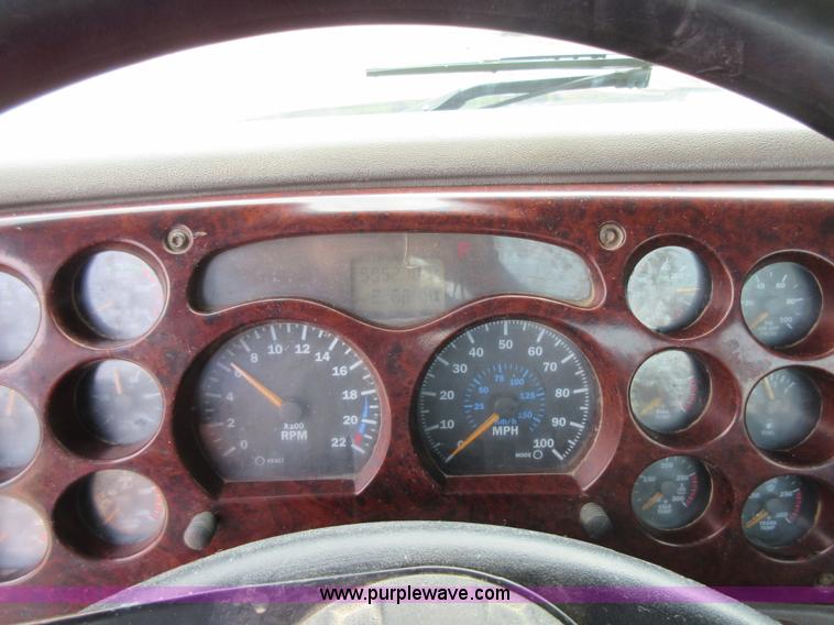 image for item I2003 2001 Mack CH613 semi truck