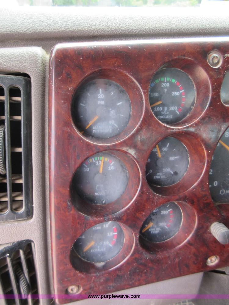 image for item I2003 2001 Mack CH613 semi truck