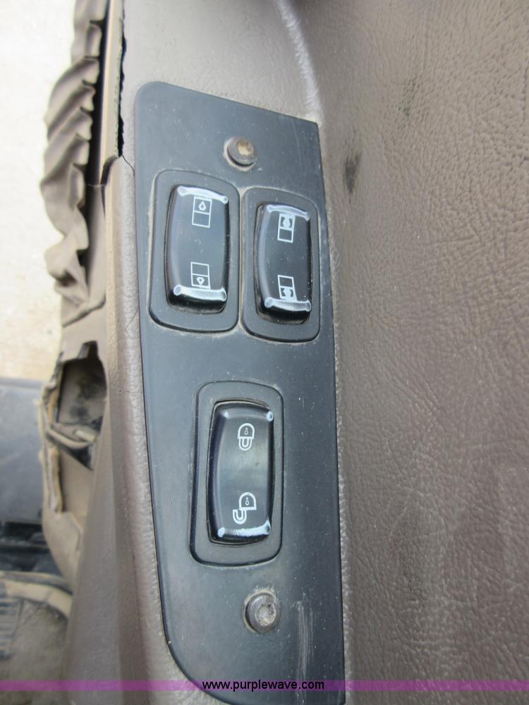 image for item I2003 2001 Mack CH613 semi truck