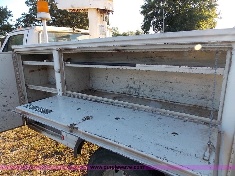 image for item J2703 1991 Ford F450 Super Duty bucket truck