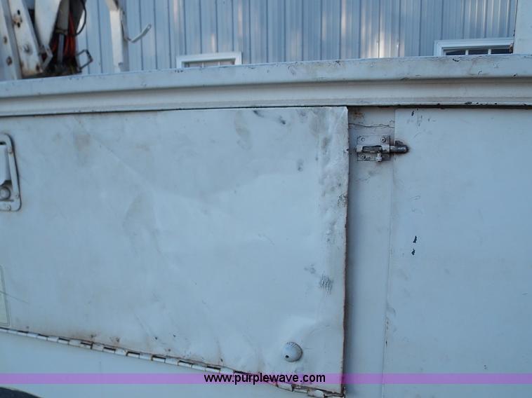 image for item J2703 1991 Ford F450 Super Duty bucket truck