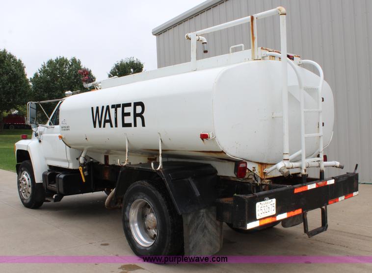 image for item J3624 1991 Ford F800 water truck