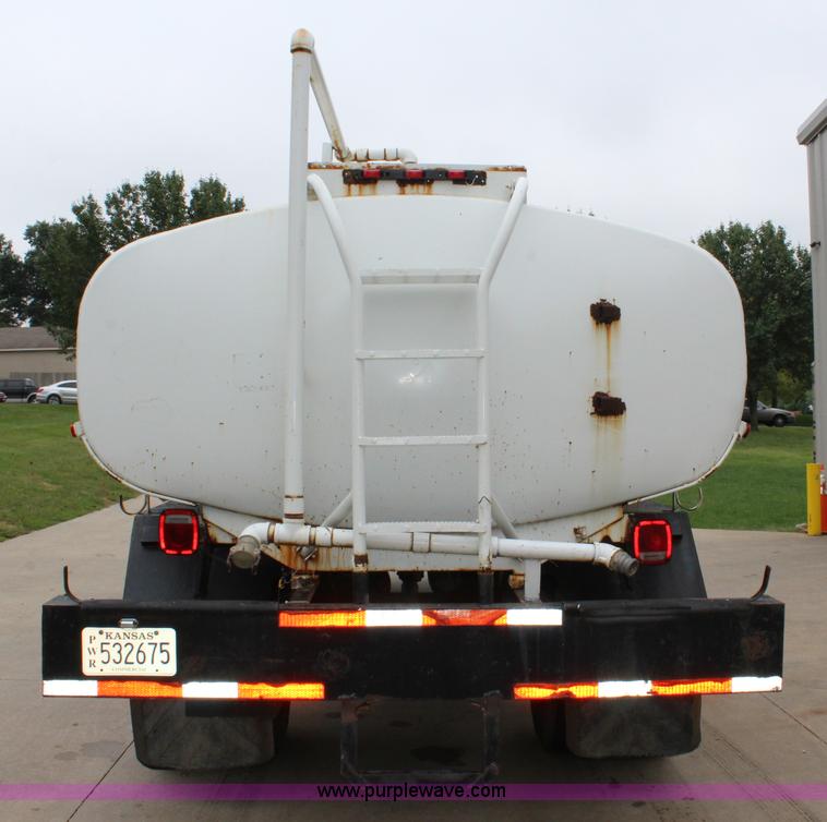 image for item J3624 1991 Ford F800 water truck