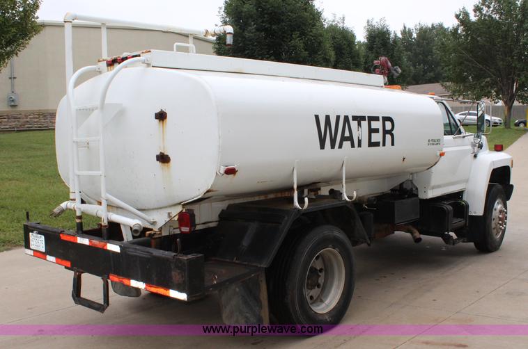 image for item J3624 1991 Ford F800 water truck