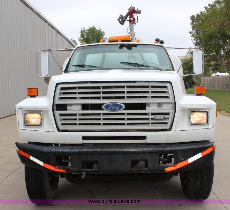 image for item J3624 1991 Ford F800 water truck