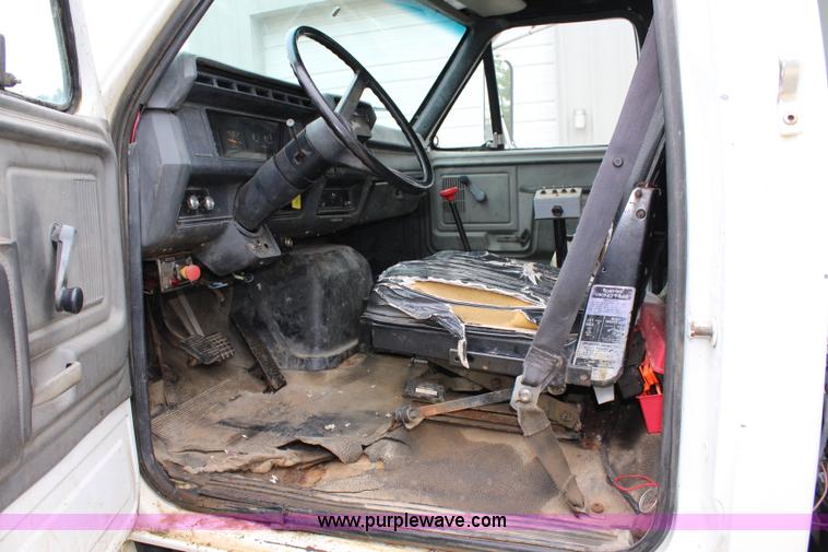 image for item J3624 1991 Ford F800 water truck