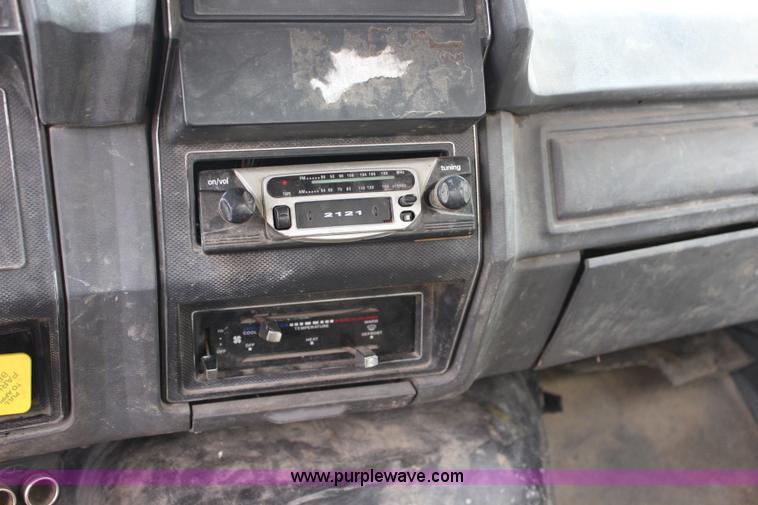 image for item J3624 1991 Ford F800 water truck