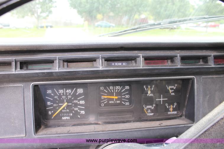 image for item J3624 1991 Ford F800 water truck