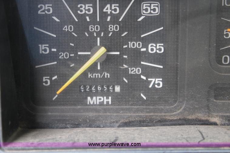 image for item J3624 1991 Ford F800 water truck