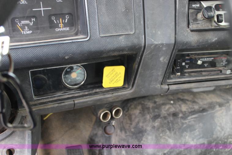 image for item J3624 1991 Ford F800 water truck