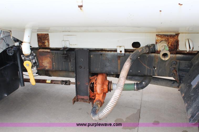 image for item J3624 1991 Ford F800 water truck