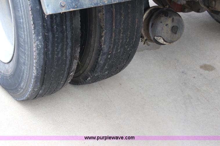 image for item J3624 1991 Ford F800 water truck