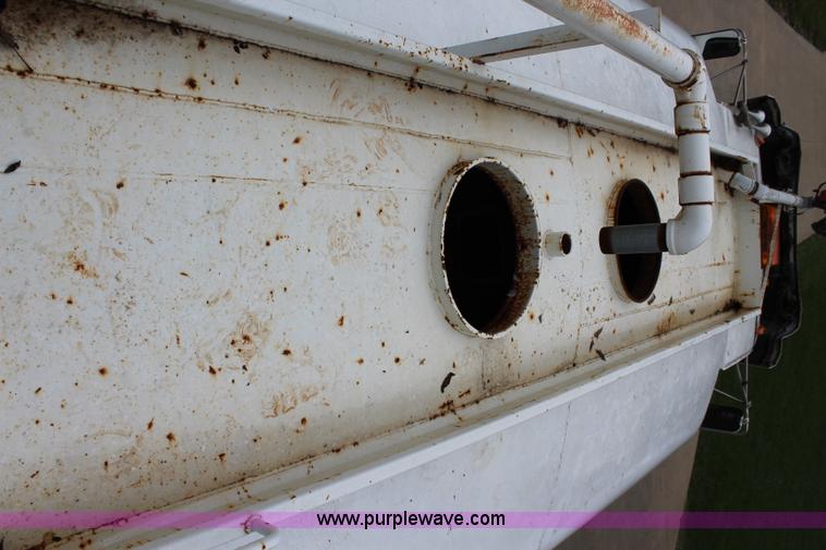 image for item J3624 1991 Ford F800 water truck