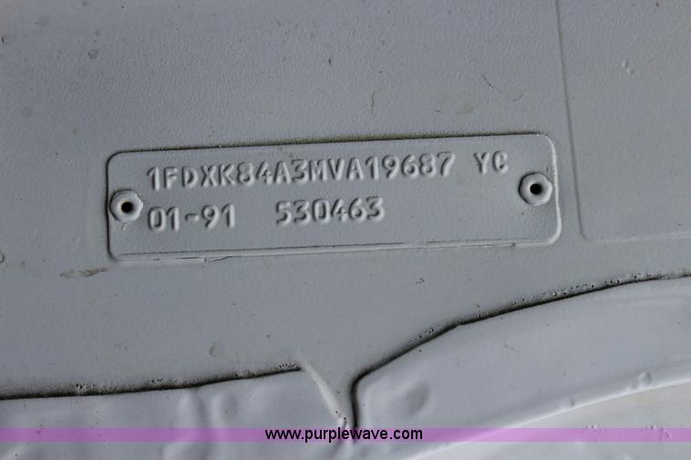 image for item J3624 1991 Ford F800 water truck