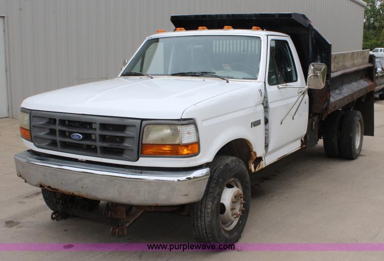 image for item J3628 1997 Ford F450 Super Duty dump flatbed truck
