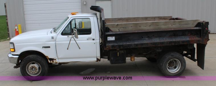 image for item J3628 1997 Ford F450 Super Duty dump flatbed truck