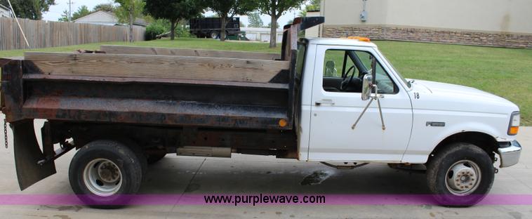 image for item J3628 1997 Ford F450 Super Duty dump flatbed truck