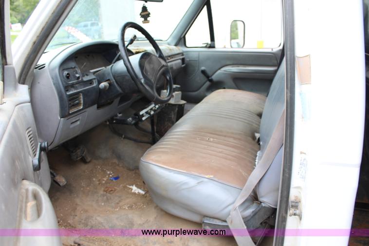 image for item J3628 1997 Ford F450 Super Duty dump flatbed truck