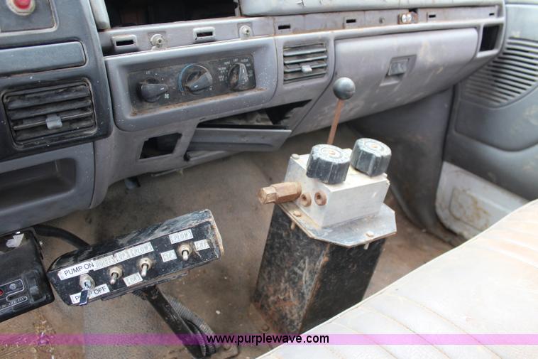 image for item J3628 1997 Ford F450 Super Duty dump flatbed truck