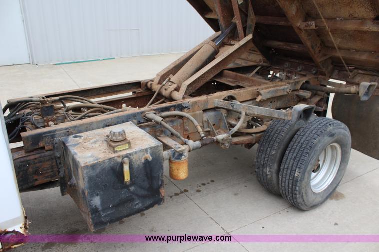 image for item J3628 1997 Ford F450 Super Duty dump flatbed truck