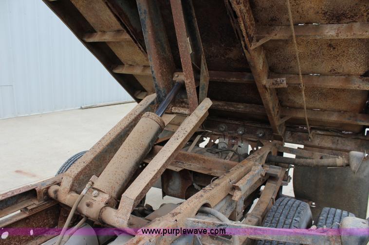 image for item J3628 1997 Ford F450 Super Duty dump flatbed truck