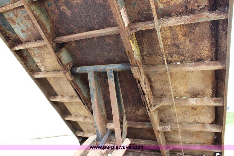 image for item J3628 1997 Ford F450 Super Duty dump flatbed truck