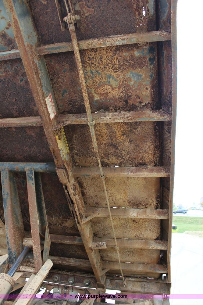 image for item J3628 1997 Ford F450 Super Duty dump flatbed truck