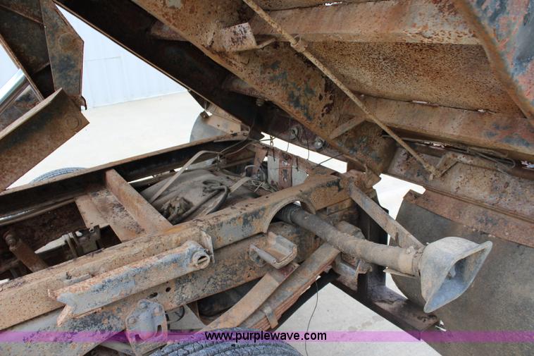 image for item J3628 1997 Ford F450 Super Duty dump flatbed truck