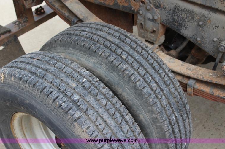 image for item J3628 1997 Ford F450 Super Duty dump flatbed truck