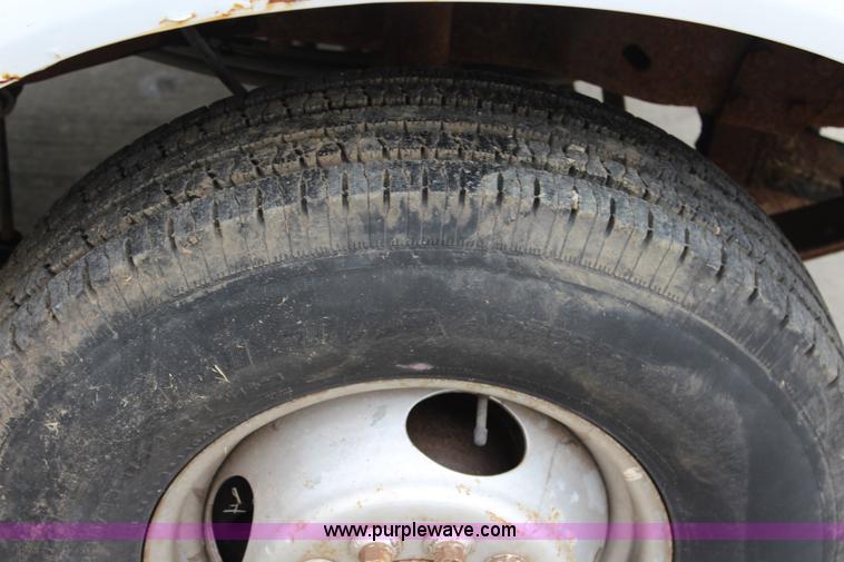 image for item J3628 1997 Ford F450 Super Duty dump flatbed truck