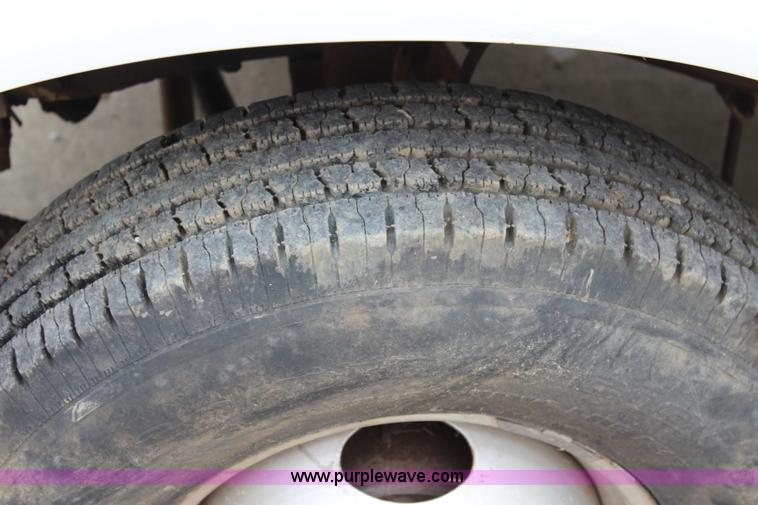 image for item J3628 1997 Ford F450 Super Duty dump flatbed truck