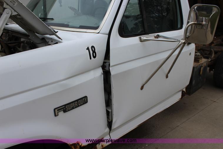 image for item J3628 1997 Ford F450 Super Duty dump flatbed truck