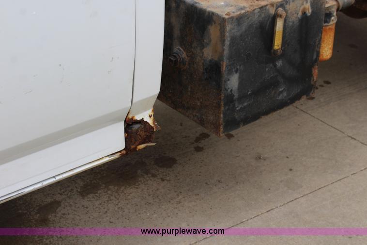 image for item J3628 1997 Ford F450 Super Duty dump flatbed truck