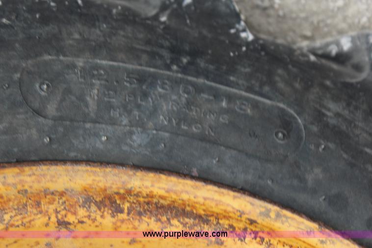 image for item J4370 2000 John Deere 310SE backhoe