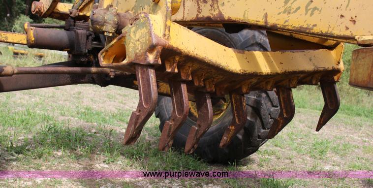 image for item J4394 1965 Caterpillar 12E rigid frame motor grader