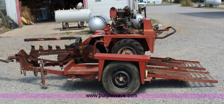 image for item J4412 Ditch Witch 1420KG trencher